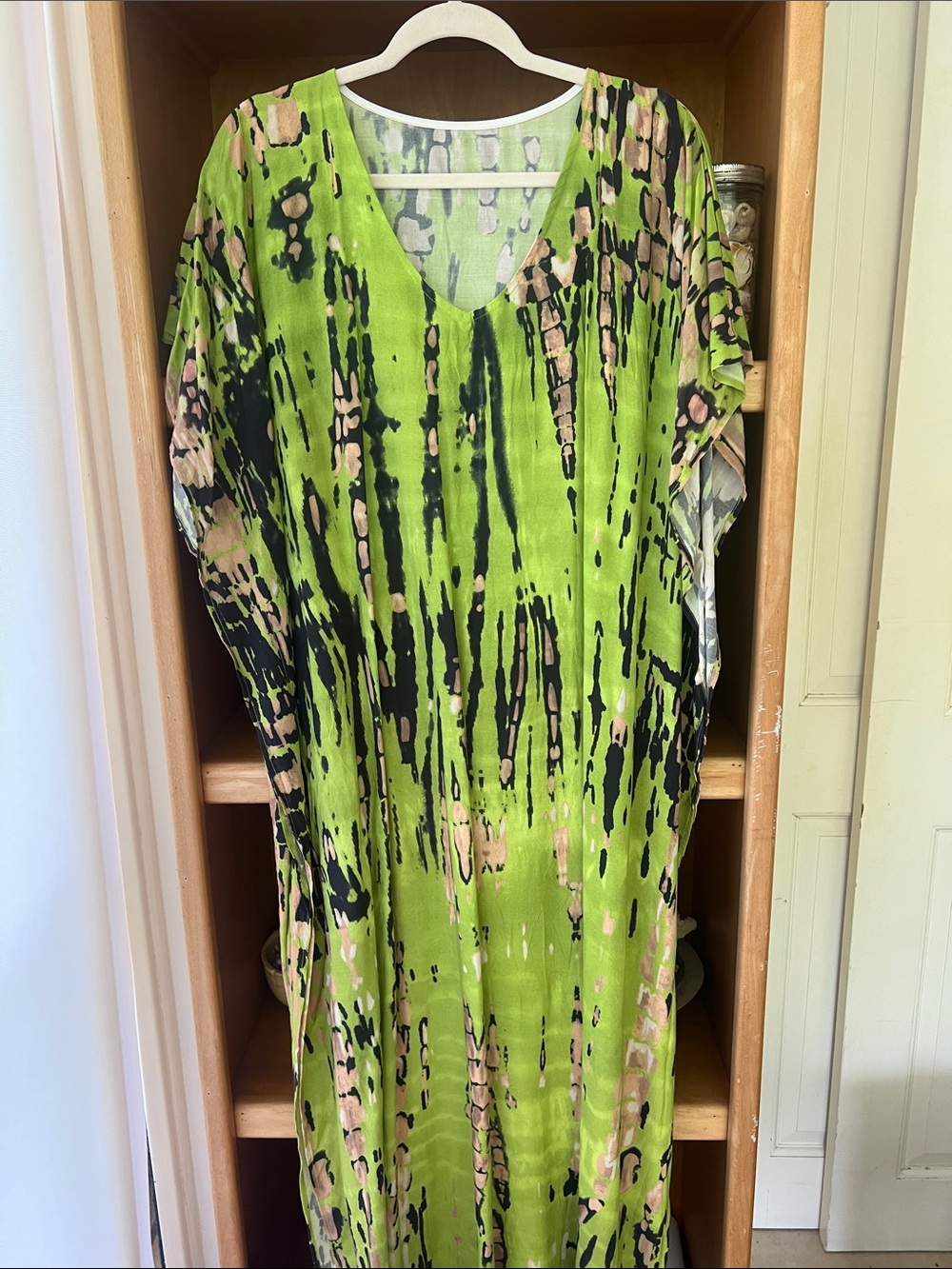 Vibrant Green Tie-Dye V-Neck Women’s Dress